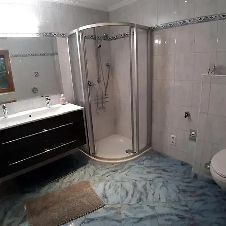 Tropper Comfortable Holiday *